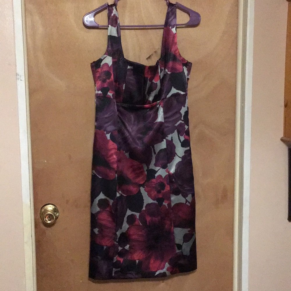 Knee length dress size 8 women’s! Cocktail dress!